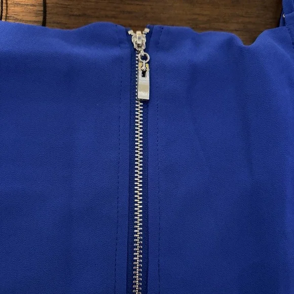 Naked Zebra NWT Woman's Off Shoulder Smocked Long Sleeve Crop Top Size L Blue - Picture 5 of 11